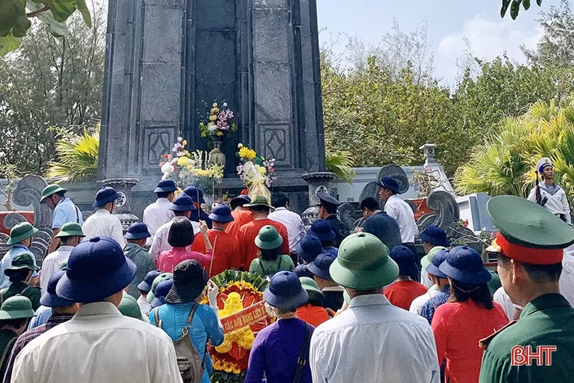 Đoàn công tác Hà Tĩnh thăm quần đảo Trường Sa và Nhà giàn DK1