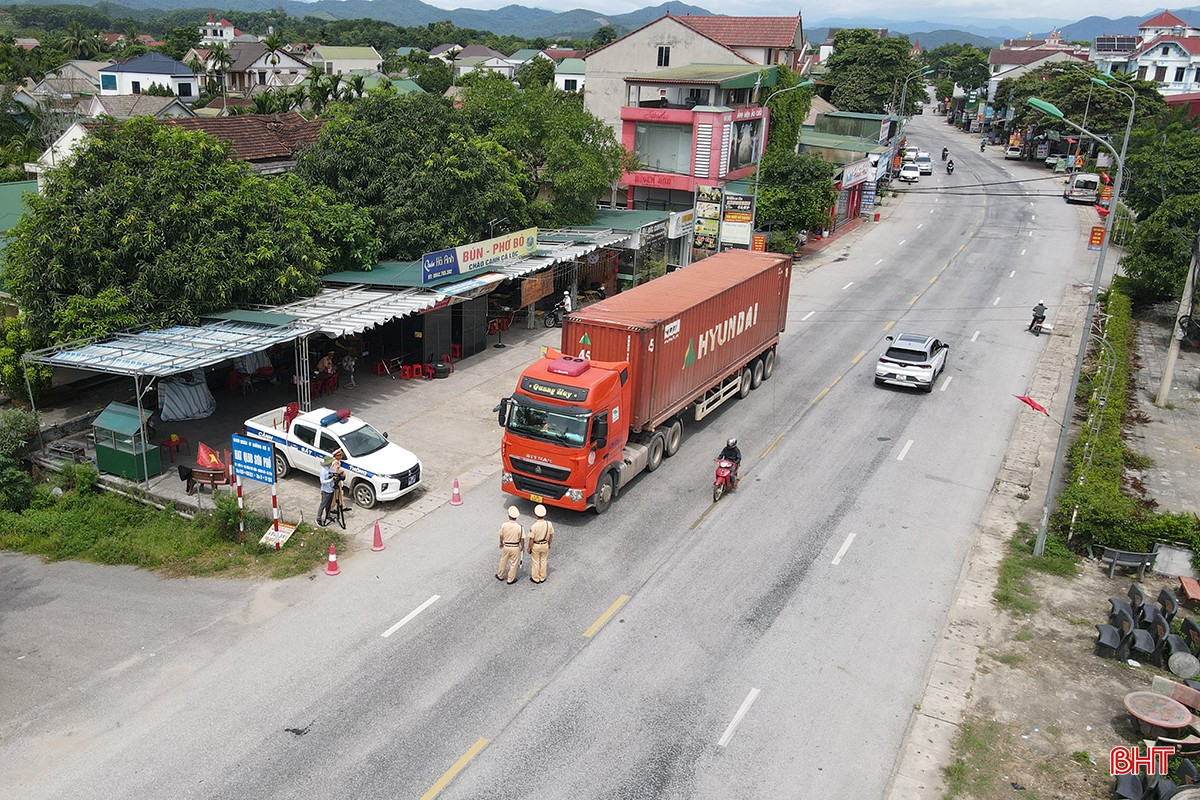 Quốc lộ 8 đoạn qua xã Hương Sơn, tỉnh Hà Tĩnh. bqbht_br_quoc-lo-o-ha-tinh-2.jpg