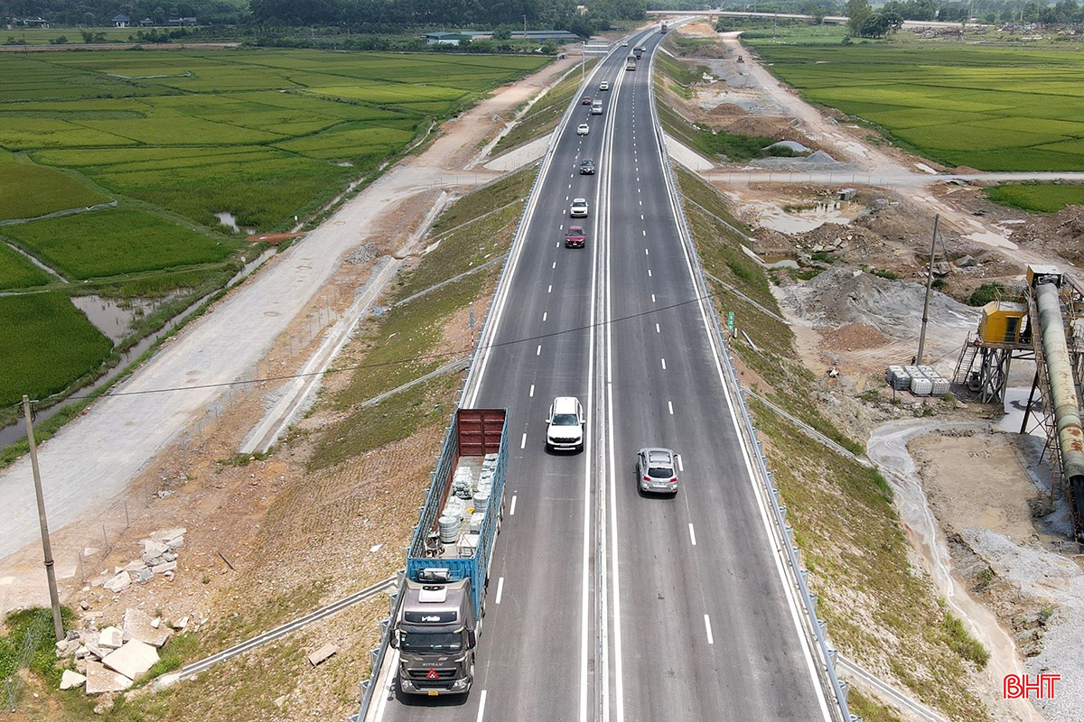Tuyến cao tốc từ Bãi Vọt tới Vũng Áng dài gần 90 km đã được đưa vào khai thác từ 18h ngày 28/4. bqbht_br_tai-nan-cao-toc-o-ha-tinh-3.jpg