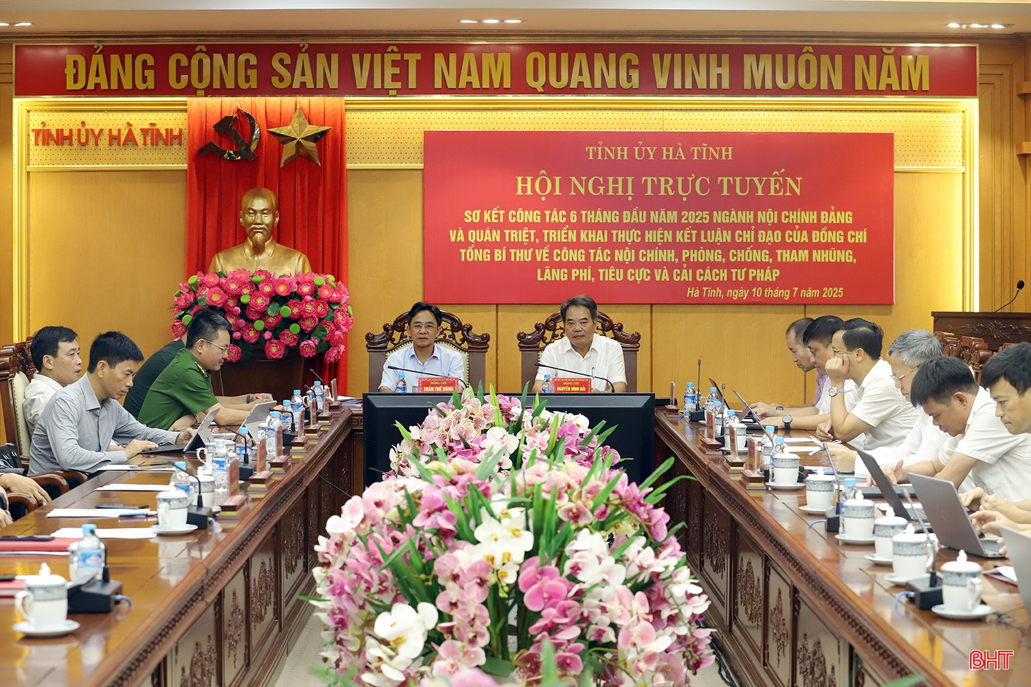 Các đại biểu tham dự hội nghị ở điểm cầu Hà Tĩnh. bqbht_br_noi-chinh-1.jpg
