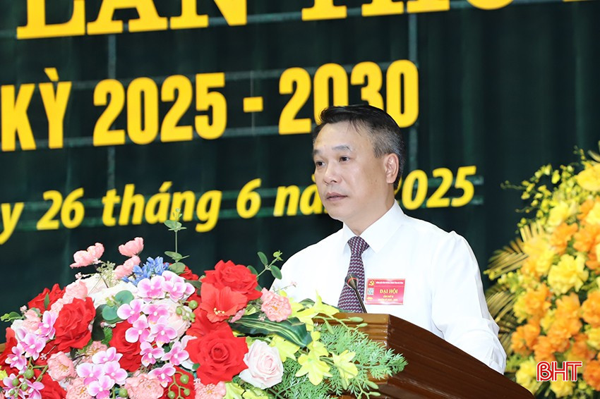 Chánh Văn phòng UBND tỉnh Nguyễn Huy Hùng trình bày báo cáo chính trị. bqbht_br_2.jpg