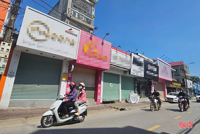 Nhiều cửa hàng kinh doanh trên phố Xuân Diệu đóng cửa những ngày qua. bqbht_br_ef6d36c15000e45ebd11-copy.jpg