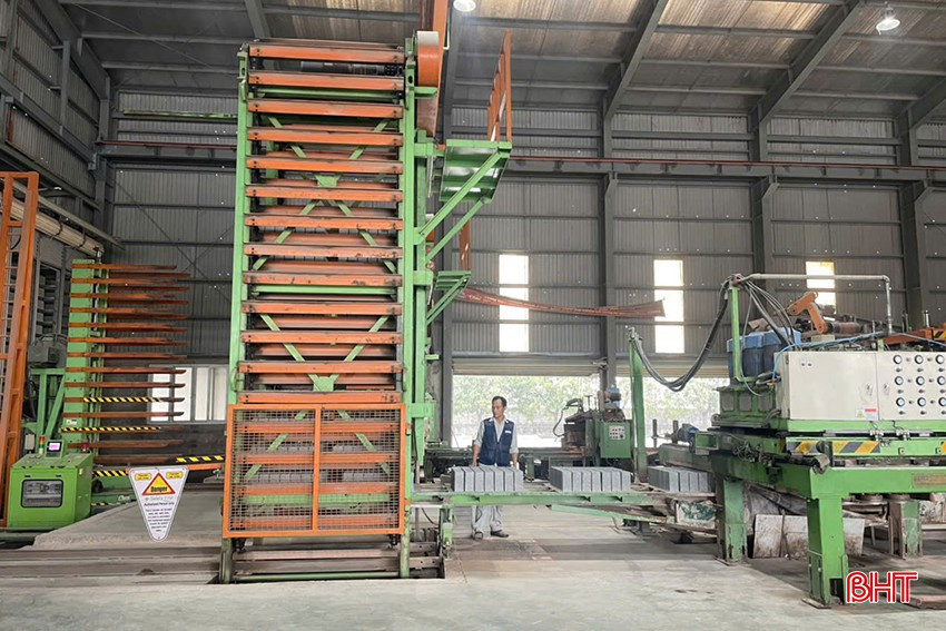 Công ty TNHH Đầu tư xây dựng Trần Châu tập trung phát triển thị trường và đầu tư chất lượng sản phẩm để đẩy mạnh sản xuất kinh doanh. bqbht_br_6.jpg