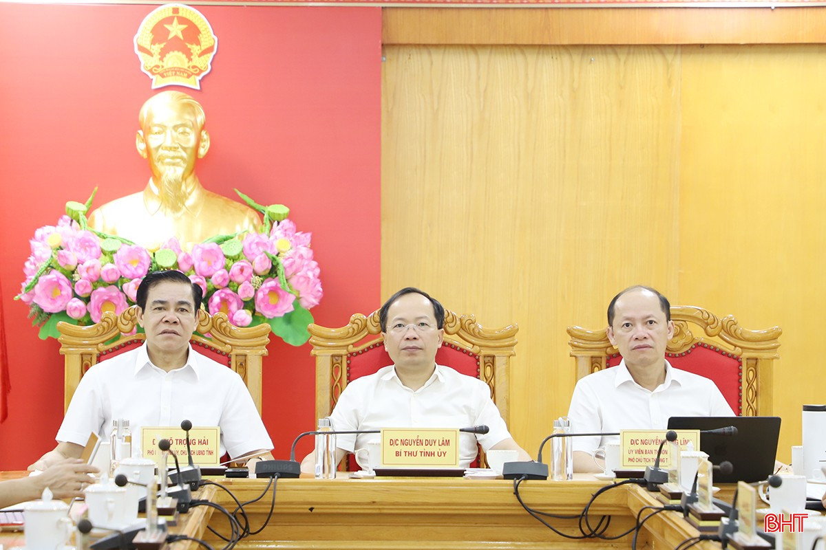 Bí thư Tỉnh ủy Nguyễn Duy Lâm; Chủ tịch UBND tỉnh Võ Trọng Hải và Phó Chủ tịch Thường trực UBND tỉnh Nguyễn Hồng Lĩnh chủ trì điểm cầu Hà Tĩnh. bqbht_br_9.jpg