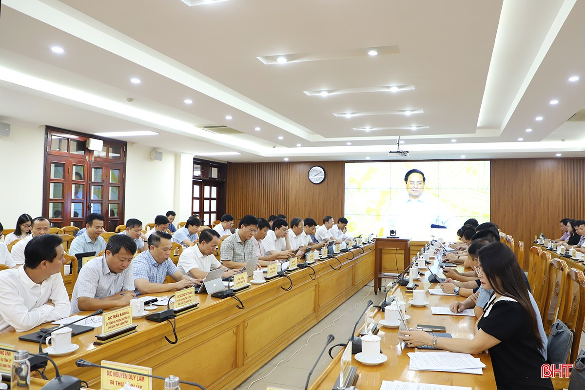 Đại biểu Hà Tĩnh theo dõi phiên họp. bqbht_br_6.jpg