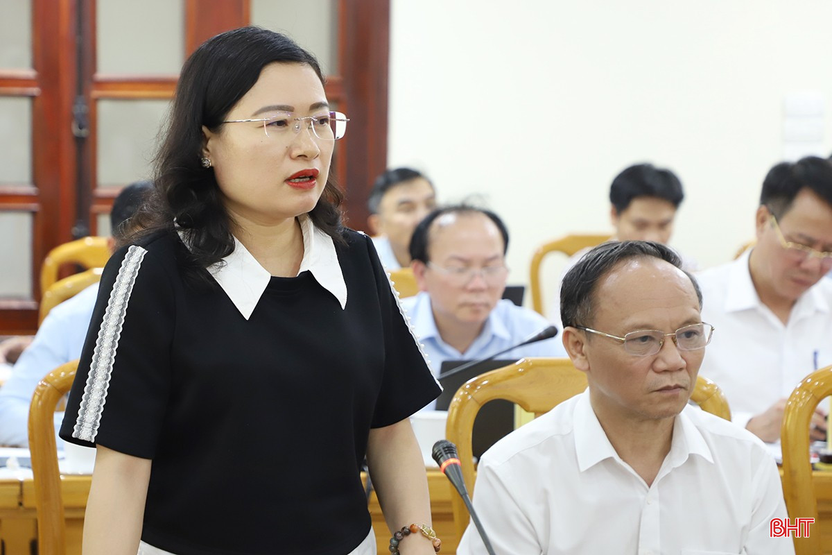 Giám đốc Sở GD&ĐT Nguyễn Thị Nguyệt báo cáo công tác chuẩn bị cho Kỳ thi tốt nghiệp THPT sắp tới. bqbht_br_3.jpg