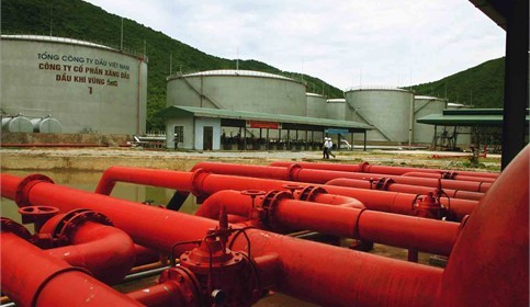 Tổng kho xăng xầu Vũng Áng, một trong những doanh nghiệp được tạo mọi điều kiện trong đầu tư vào Hà Tĩnh