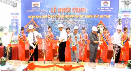 Lãnh đạo tỉnh và chủ đầu tư, đơn vị thi công khởi công dự án