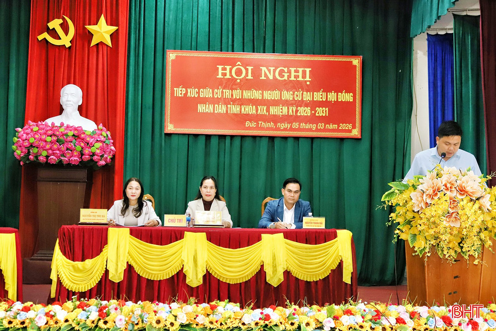 Các đồng chí chủ trì hội nghị.