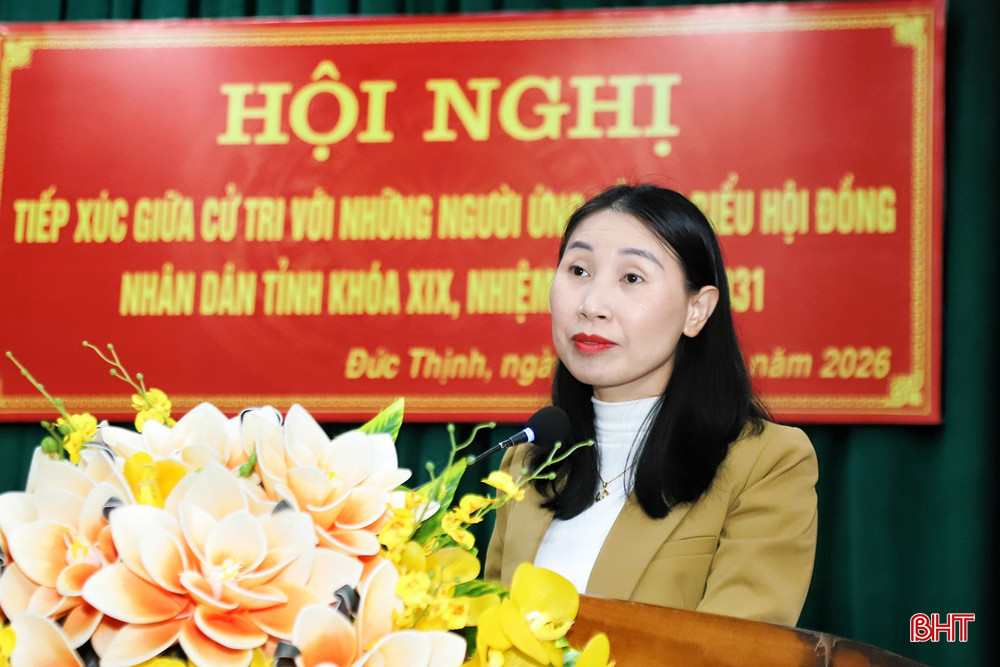 Bà Ngô Thị Ánh Tuyết - Ủy viên Ban Thường vụ Hội LHPN tỉnh, Phó Trưởng ban Công tác Phụ nữ Cơ quan Ủy ban MTTQ Việt Nam tỉnh trình bày chương trình hành động.