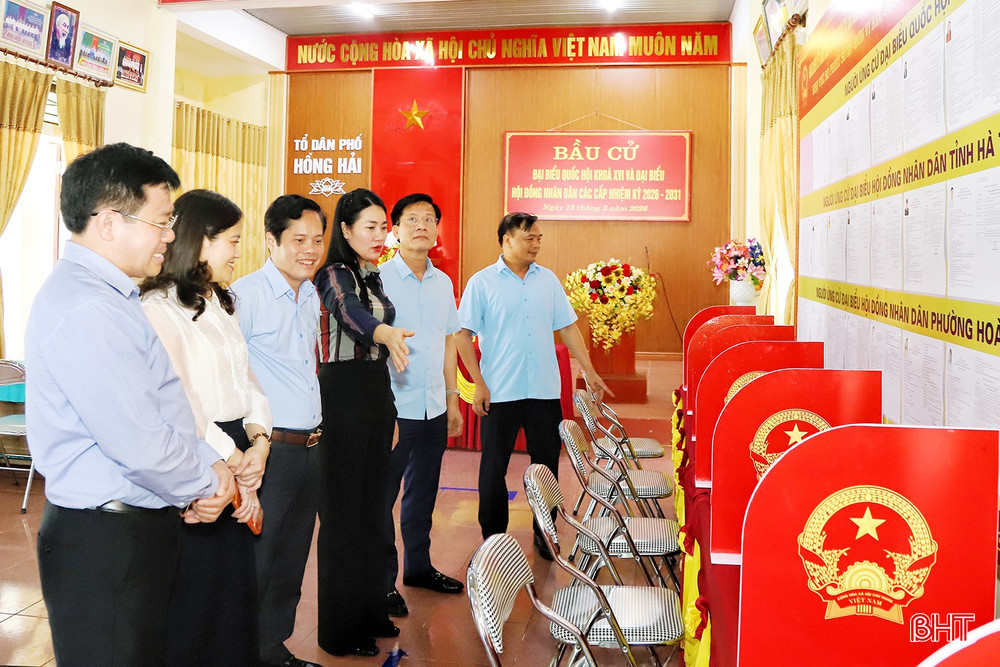 Tại phường Hoành Sơn, đoàn đã kiểm tra khu vực bỏ phiếu thuộc TDP Hồng Hải.