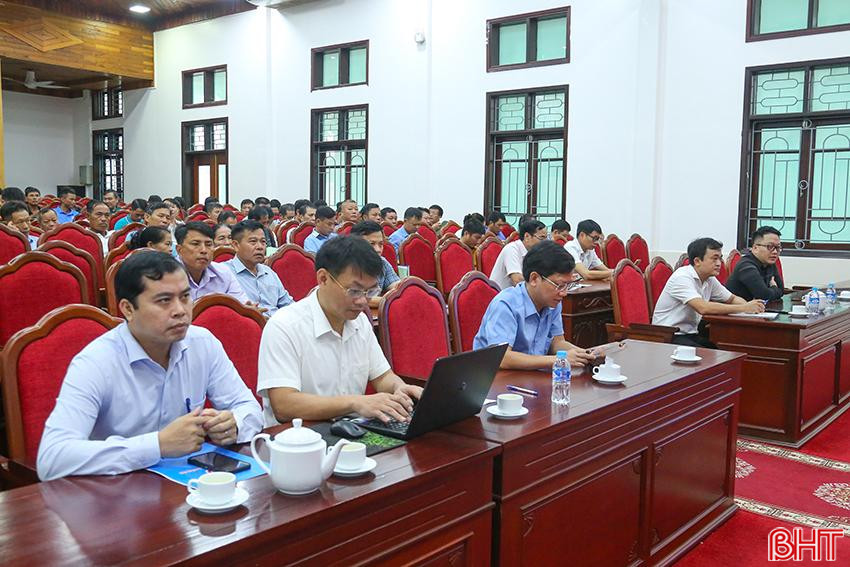 Các đại biểu, học viên tham dự buổi tập huấn về công tác ứng phó, phòng chống thiên tai năm 2024. IMG_9739.jpg
