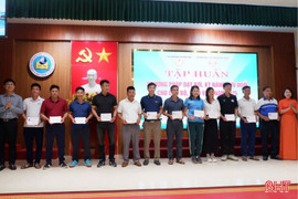 Hoàn thành đào tạo dạy bơi, kỹ năng phòng tránh đuối nước cho cán bộ, giáo viên