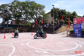 Nâng cao kiến thức, kỹ năng lái xe an toàn cho người dân