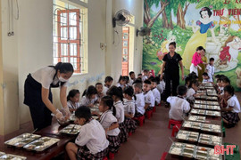 Những cô nuôi tận tụy ở trường bán trú