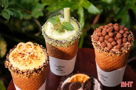 Thú vị trend uống nước... ăn luôn cả ly