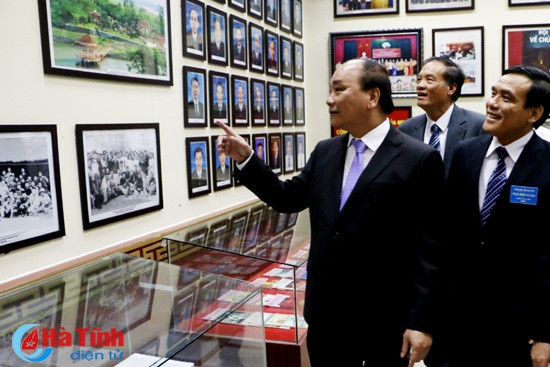 Phó Thủ tướng Nguyễn Xuân Phúc thăm Trường Chính trị Trần Phú ảnh 5