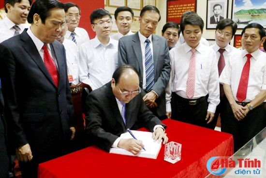 Phó Thủ tướng Nguyễn Xuân Phúc thăm Trường Chính trị Trần Phú ảnh 6