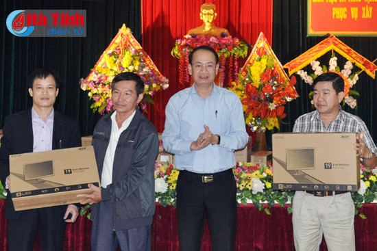 Ngành TT&TT đồng hành hiệu quả với Phú Lộc trong xây dựng NTM ảnh 4