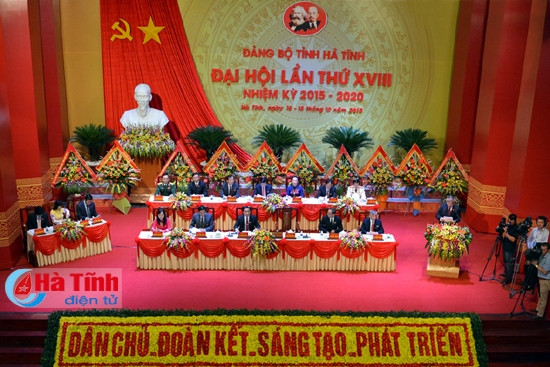 Phó Bí thư Thường trực Tỉnh ủy Trần Nam Hồng trình bày diễn văn khai mạc Đại hội Phó Bí thư Thường trực Tỉnh ủy Trần Nam Hồng trình bày diễn văn khai mạc Đại hội