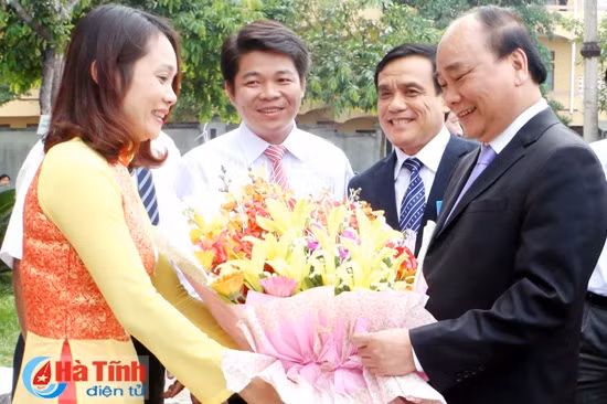 Phó Thủ tướng Nguyễn Xuân Phúc thăm Trường Chính trị Trần Phú ảnh 2