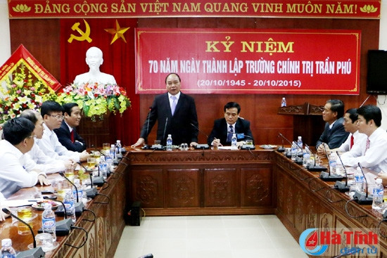 Phó Thủ tướng Nguyễn Xuân Phúc thăm Trường Chính trị Trần Phú ảnh 3