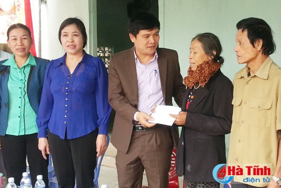 Lộc Hà bàn giao 9 nhà đại đoàn kết cho đối tượng chính sách ảnh 1