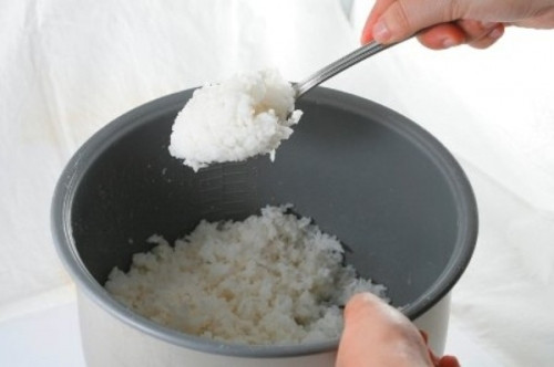 3 kiểu bữa tối nguy hiểm âm thầm "ăn mòn" sức khỏe bạn từng ngày! ảnh 2 3 kieu bua toi nguy hiem am tham an mon suc khoe ban tung ngay