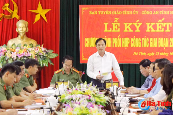 quyet liet dau tranh chong cac luan dieu xuyen tac cua the luc thu dich