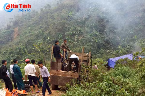 video 14 doi tuong dung lan dao ham khai thac vang trong rung sau