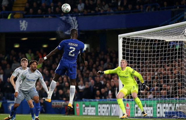 chelsea chat vat tien buoc tottenham thua nguoc sung sot
