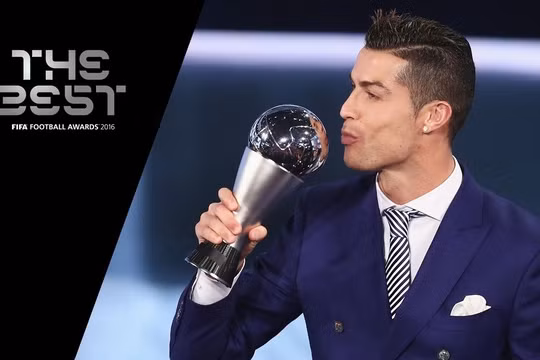 Đêm nay trao giải Cầu thủ xuất sắc nhất FIFA: Gọi tên C.Ronaldo ảnh 1 dem nay trao giai cau thu xuat sac nhat fifa goi ten c ronaldo