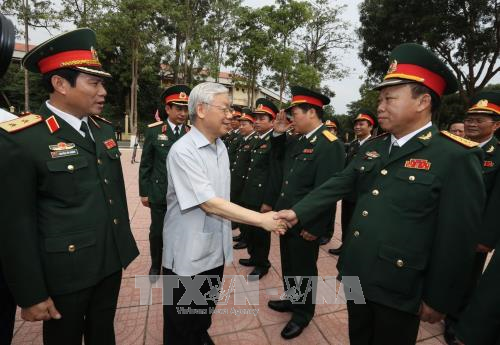 tong bi thu nguyen phu trong tham lam viec voi bo tu lenh quan khu 4