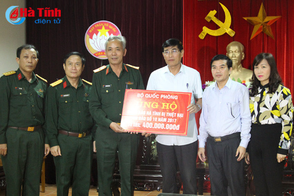 bo quoc phong ho tro ha tinh 400 trieu khac phuc hau qua mua bao