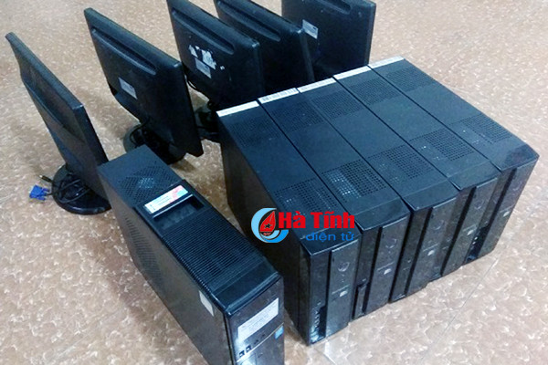 bat 2 doi tuong dot nhap truong hoc trom 5 bo may tinh