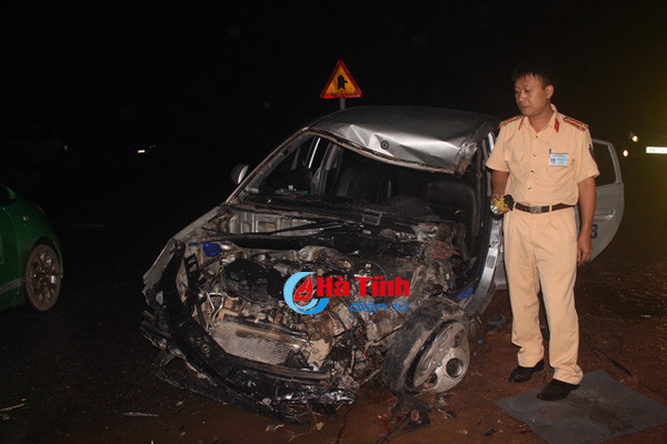 taxi dau dau xe khach 3 nguoi nhap vien