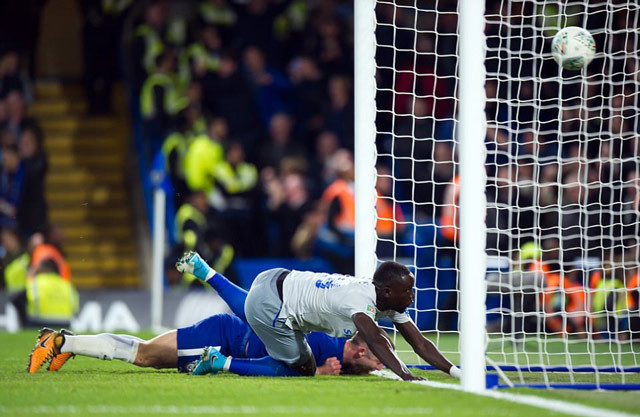 chelsea chat vat tien buoc tottenham thua nguoc sung sot