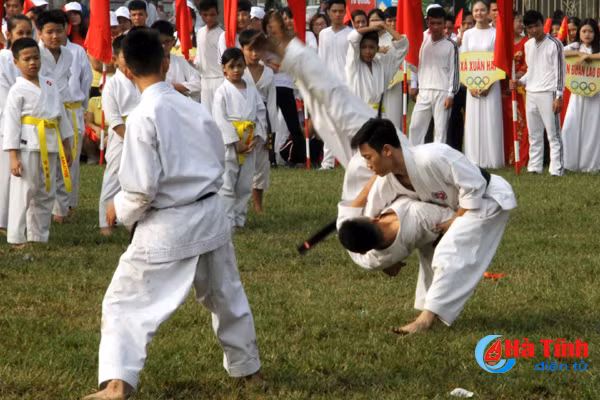 da mat man dau vo karate tai buoi khai hoi tdtt huyen nghi xuan