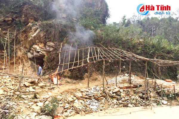 video 14 doi tuong dung lan dao ham khai thac vang trong rung sau