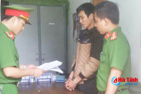 khoi to doi tuong xong vao tram xa chem nhan vien y te trong thuong