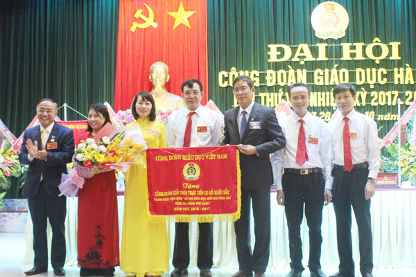 tich cuc bao ve quyen va loi ich hop phap cua nguoi lao dong