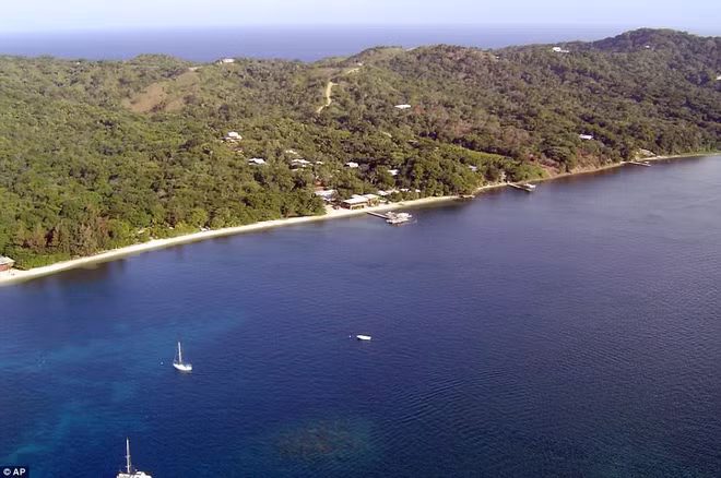 nhung hinh anh gay soc ve bien rac thai o thien duong nghi duong caribe