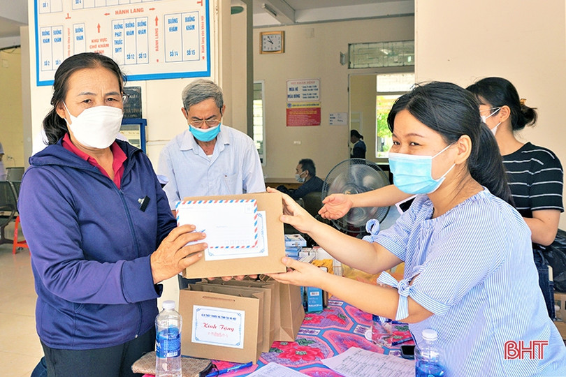 Hơn 200 đối tượng chính sách ở Hương Khê được khám, cấp thuốc miễn phí