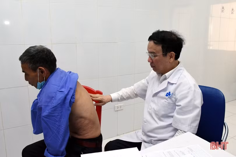 Các tổ chức, đơn vị khám và cấp phát thuốc miễn phí cho người dân Hà Tĩnh