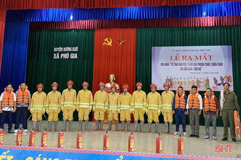 Ra mắt “Tổ tình nguyện tham gia PCCC&CNCH” đầu tiên ở Hương Khê