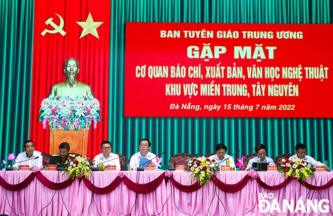 Đẩy mạnh công tác thông tin, tuyên truyền, cổ vũ đời sống văn hóa tinh thần của Nhân dân