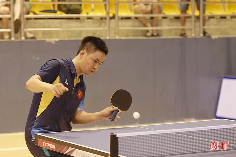 Nhiều pha bóng ấn tượng trong ngày thứ 2 Giải Bóng bàn các CLB mở rộng Báo Hà Tĩnh
