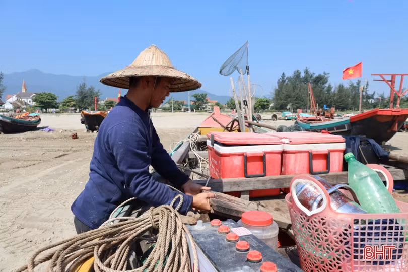 Giá xăng dầu giảm, ngư dân Hà Tĩnh phấn khởi ra khơi