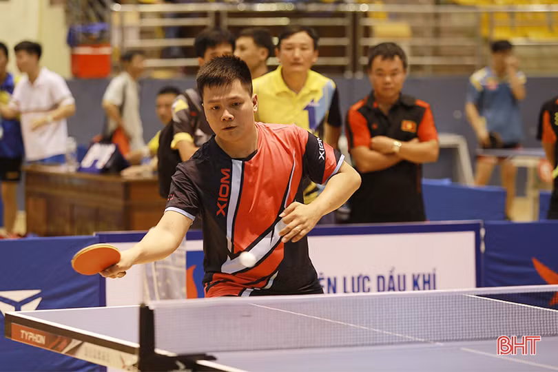 Những trận chung kết kịch tính trong ngày thứ 2 Giải Bóng bàn Báo Hà Tĩnh