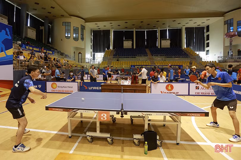 Những trận chung kết kịch tính trong ngày thứ 2 Giải Bóng bàn Báo Hà Tĩnh